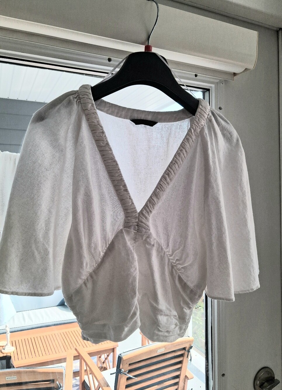Zara White Cropped V-Neck Short Sleeve Top